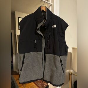 The North Face Denali Men’s Vest - XL - Old School - in PRISTINE condition